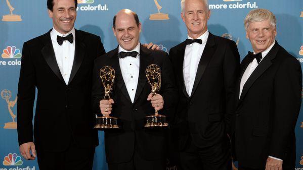 "Mad Men"-gänget Jon Hamm, producenten Matthew Weiner, John Slattery och Robert Morse, längst till höger i bild, efter Emmy-galan i Los Angeles 2010.