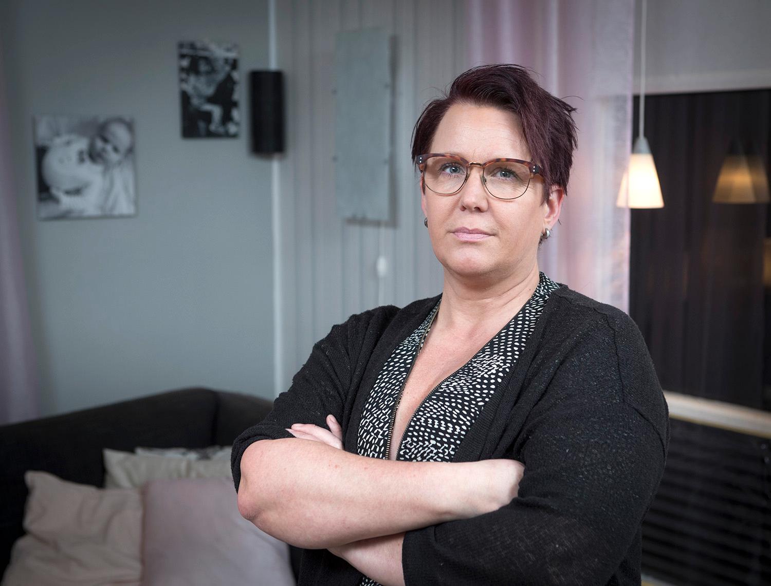 Helena Henningsson, 47, lever med Hypertyreos, överproduktion av sköldkörtelhormon.