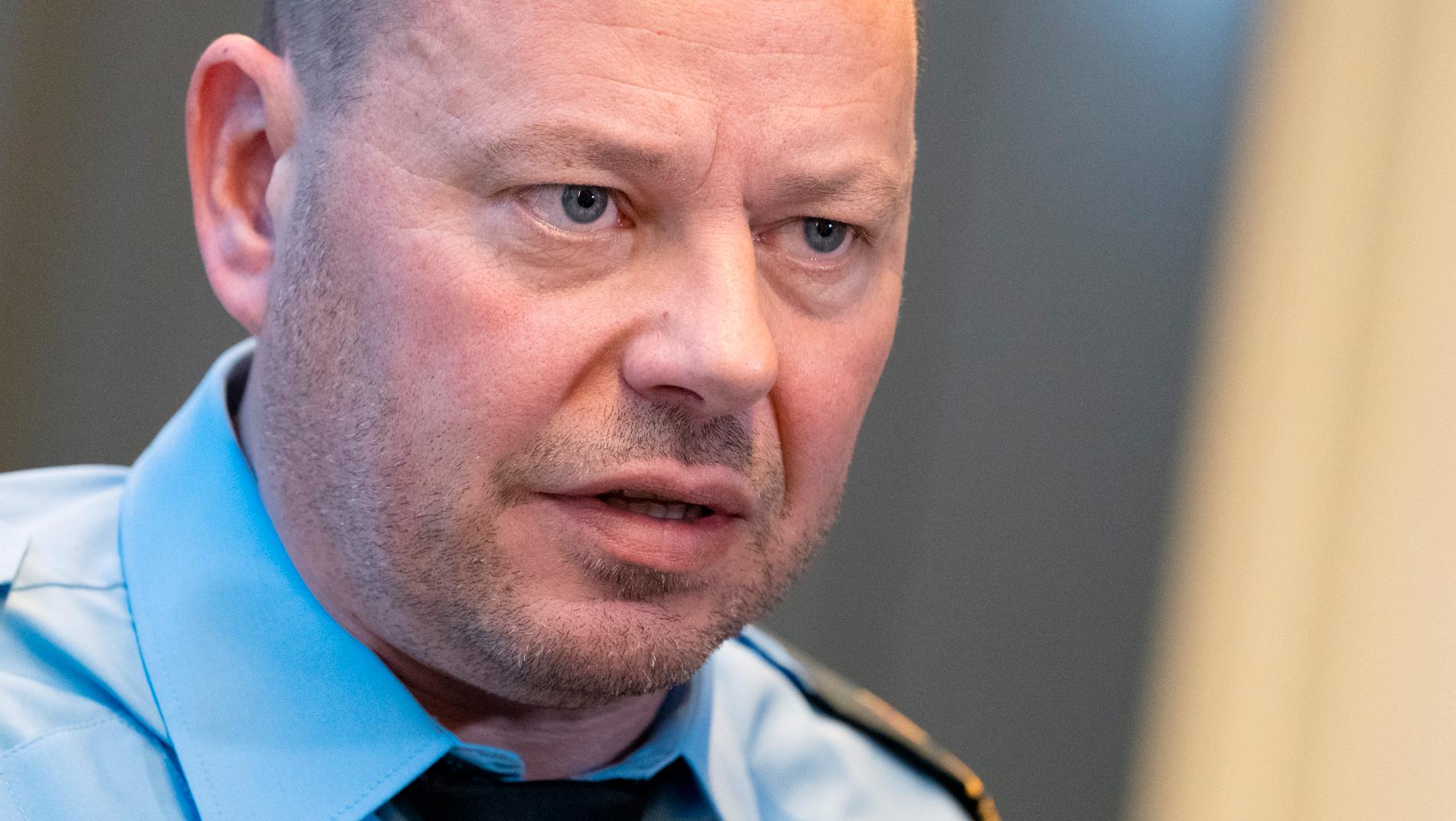 Polisinspektör Stefan Svensson har under elva månader arbetat med att klarlägga händelserna före Bjärredsfamiljens död. "Vi har hållit ett stort antal förhör med anhöriga och med folk som kände familjen och det är inte någon som sett en sådan här sak komma", säger han.