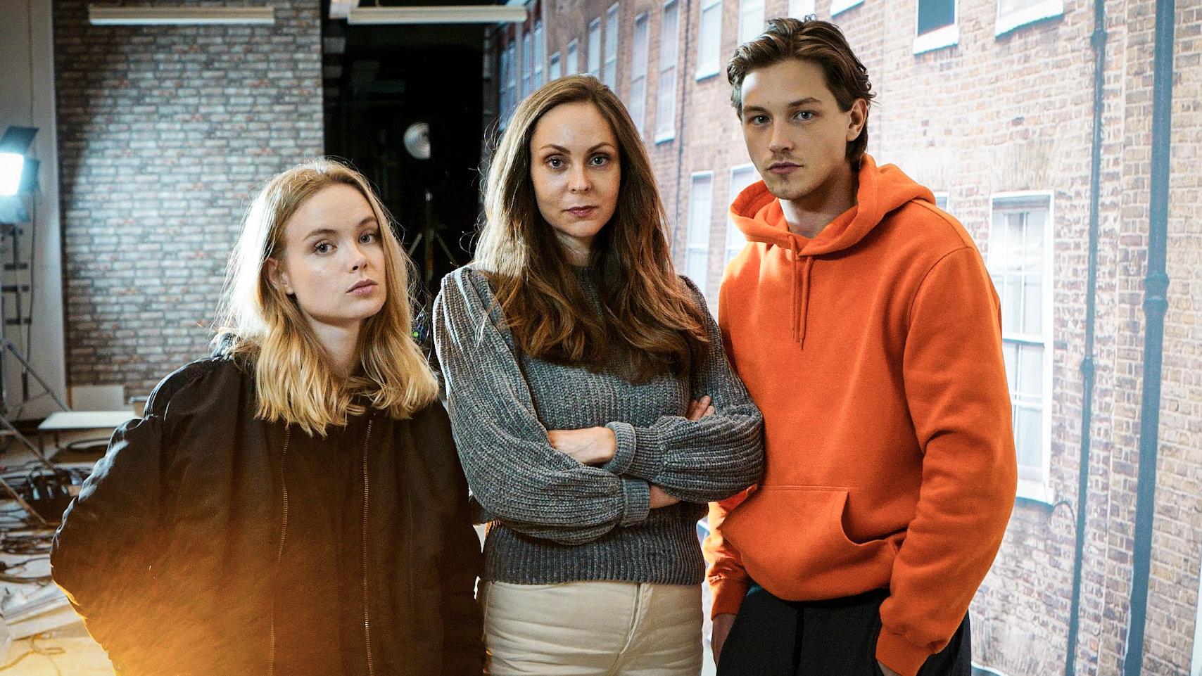 Matilda Källström, Lisa Linnertorp och Simon Lööf. "Threesome" har premiär på Viaplay 2021. Pressbild.