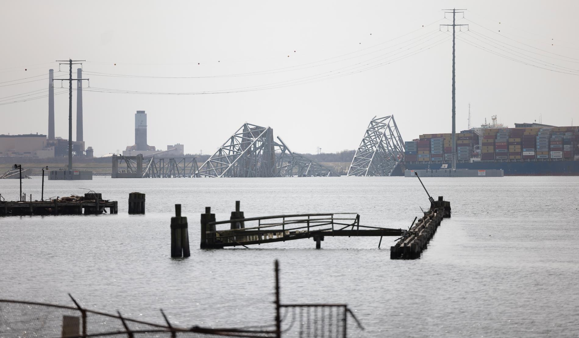 Boende i Baltimore kan se den kollapsade bron från sina hem.