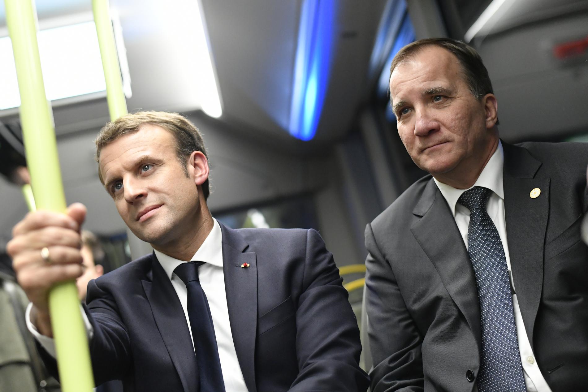 Frankrikes president Emmanuel Macron och statsminister Stefan Löfven åker eldriven buss i Göteborg.