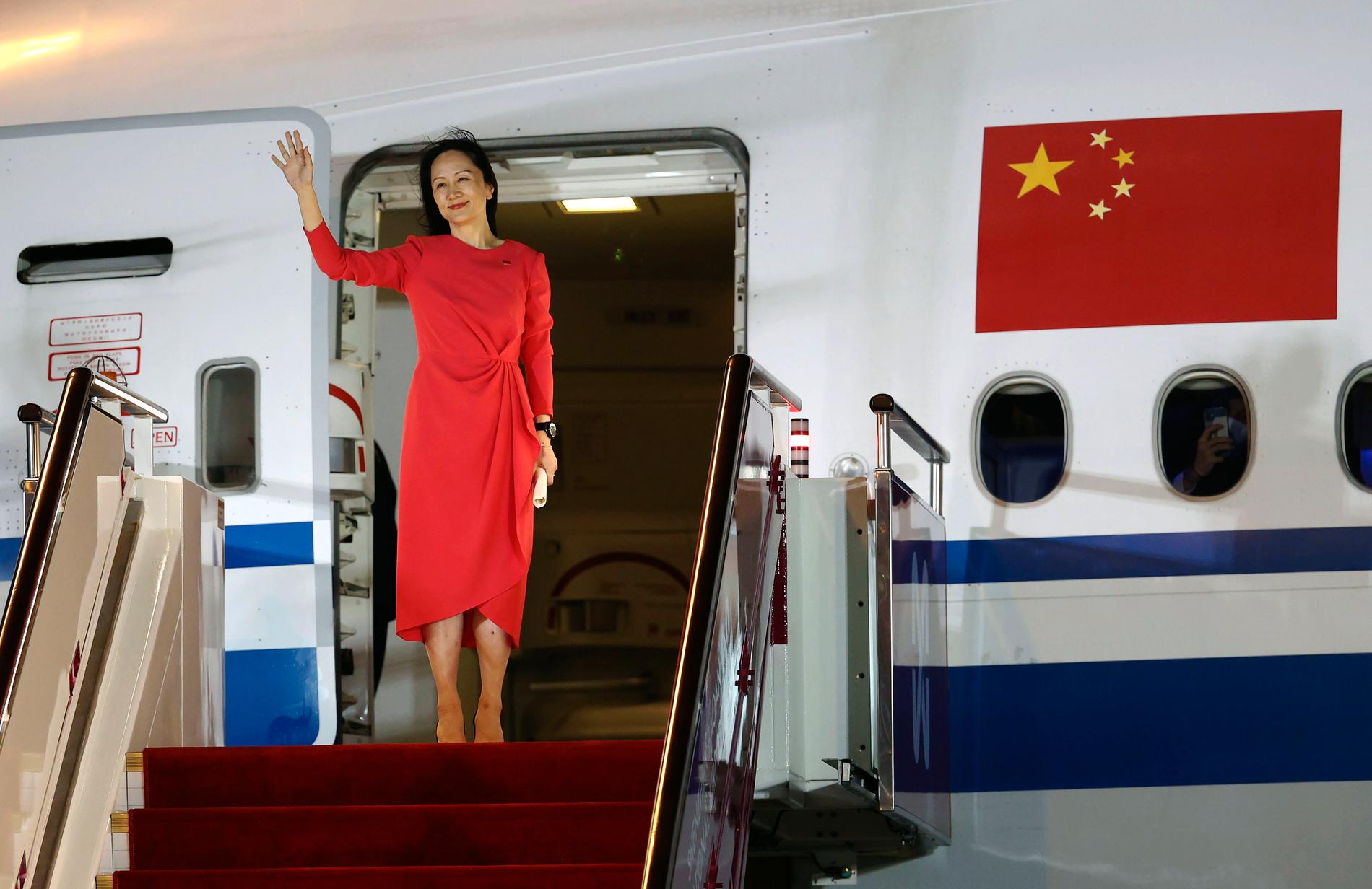 Röda mattan var utrullad när Huaweichefen Meng Wanzhou ankom till flygplatsen i Shenzhen i södra Kina.