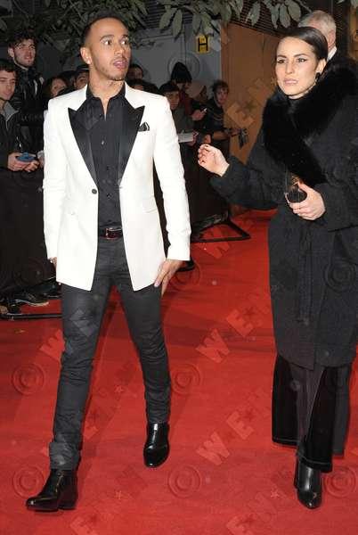 Noomi Rapace och Formel 1-stjärnan Lewis Hamilton fångades på bild när de lämnade British Fashion Awards tillsammans.