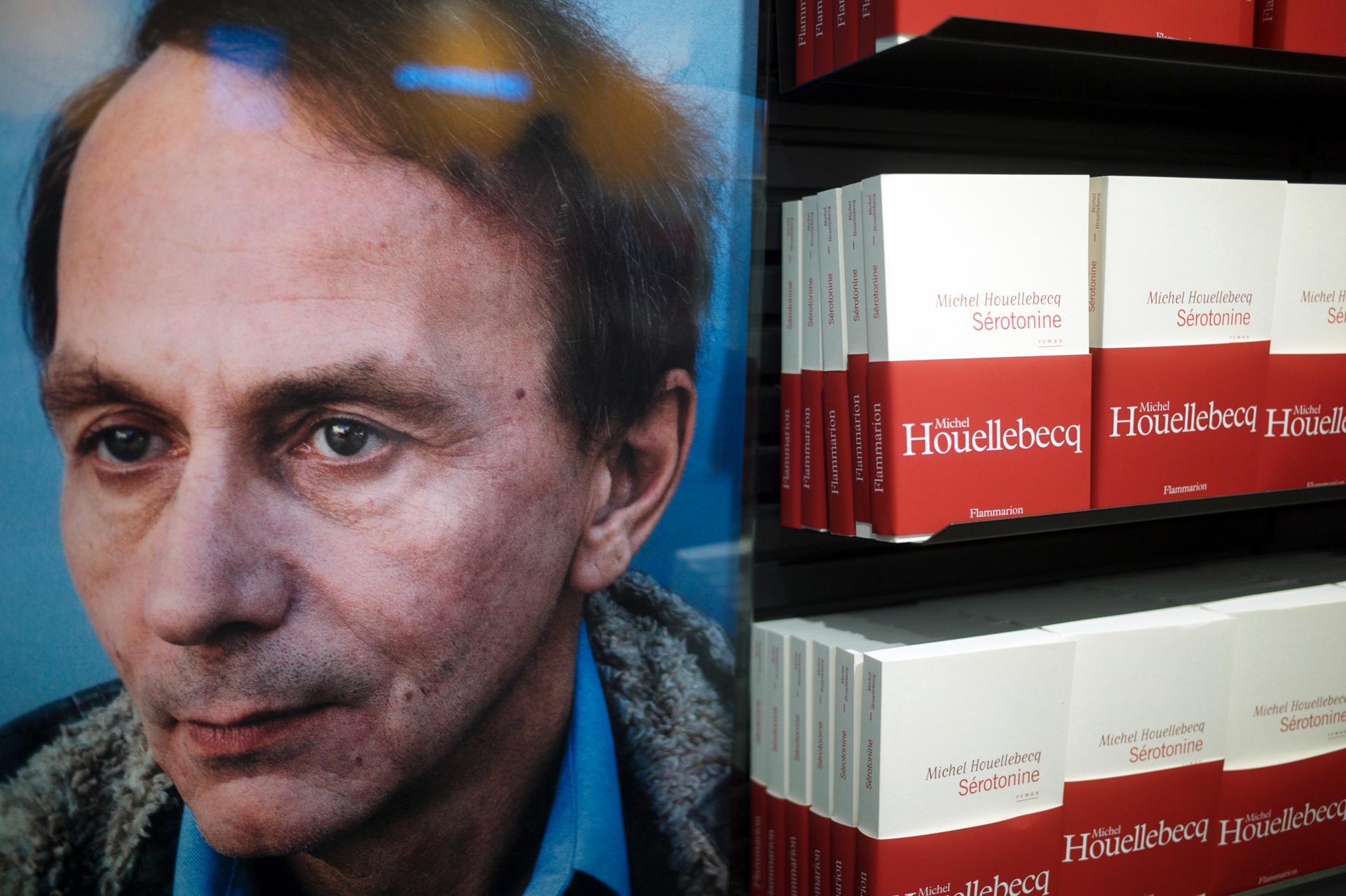 Houellebecqs roman i skyltfönstret i Paris. Första upplagan av ”Séretonine” trycks i över 300 000 exemplar.