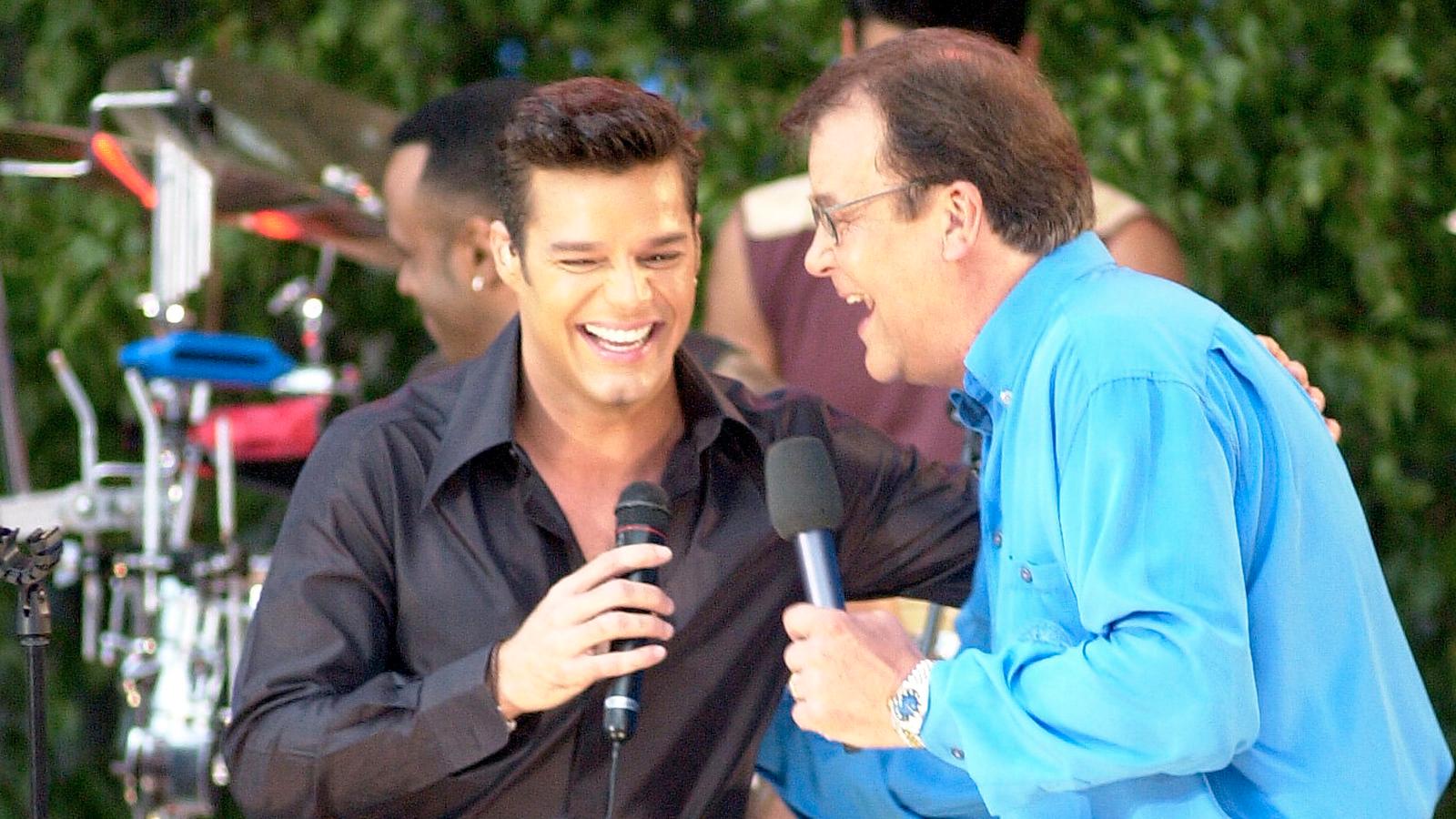 Ricky Martin och Lasse Berghagen i ”Allsång på Skansen” 2001.