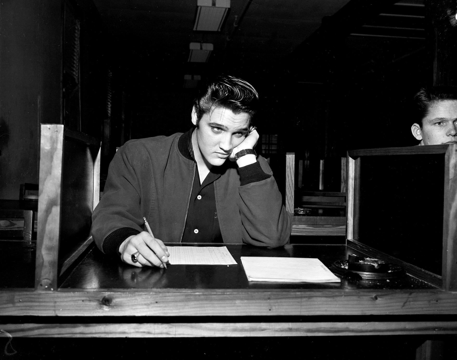 Elvis Presley, 21. 