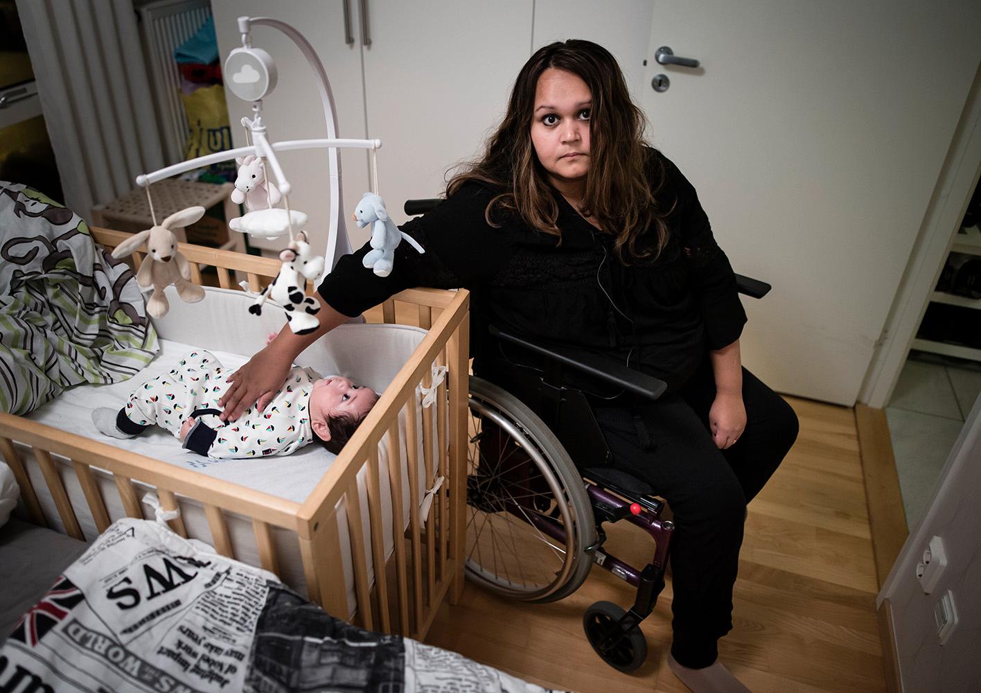 Sofia Dyberg Bartholdsson fick sitta i rullstol efter sin tredje förlossning.