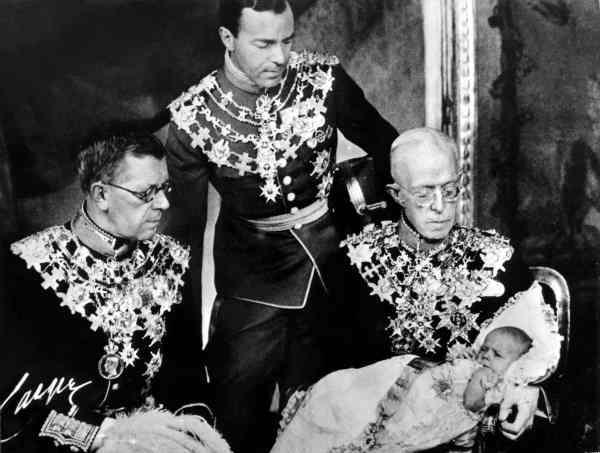 Fyra generationer. Från vänster: Gustaf VI Adolf, Gustav Adolf, Gustav V och lilla Carl XVI Gustaf.