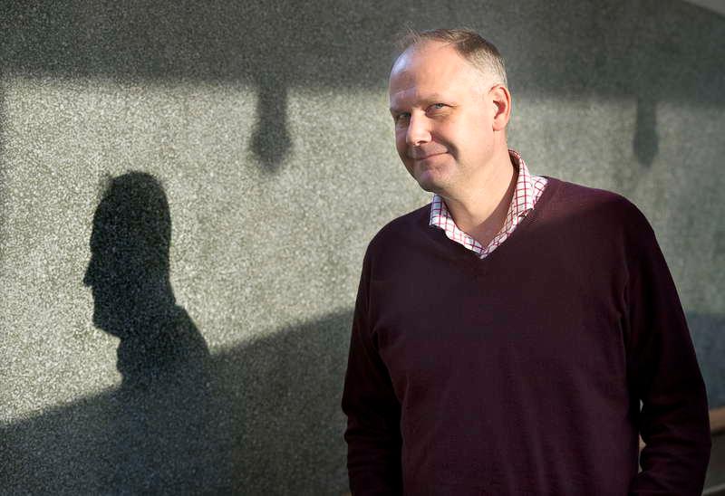 mord och politik Vänsterpartiets ledare Jonas Sjöstedt gav ut en politiska thriller i tre delar 2009–2010. ­Aftonbladets skribent har granskat vad som står mellan ­raderna.
