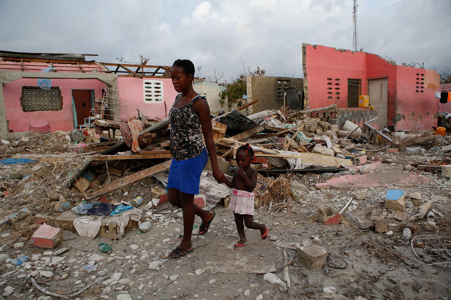 Över 1 000 personer har dött på Haiti i spåren av orkanen Matthew.