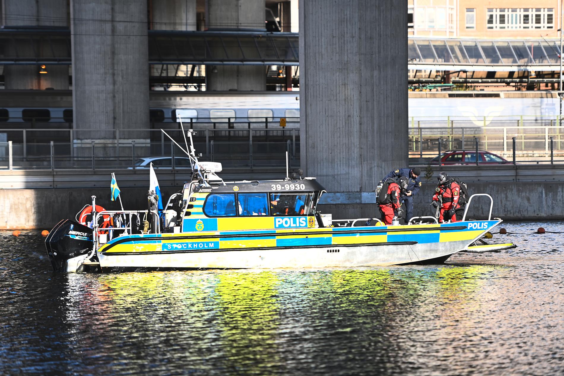 Polisens insats vid Karlbergskanalen i mitten av september.