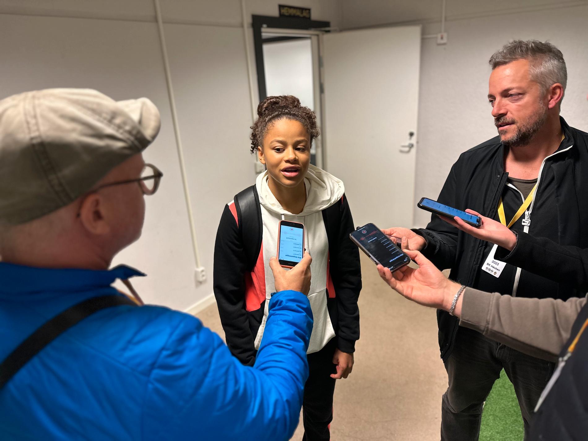 Efter matchen intervjuades Felicia Schröder, 16 år, av GT/Expressen, Göteborg-Posten, Aftonbladet, TT och Fotbollskanalen. 