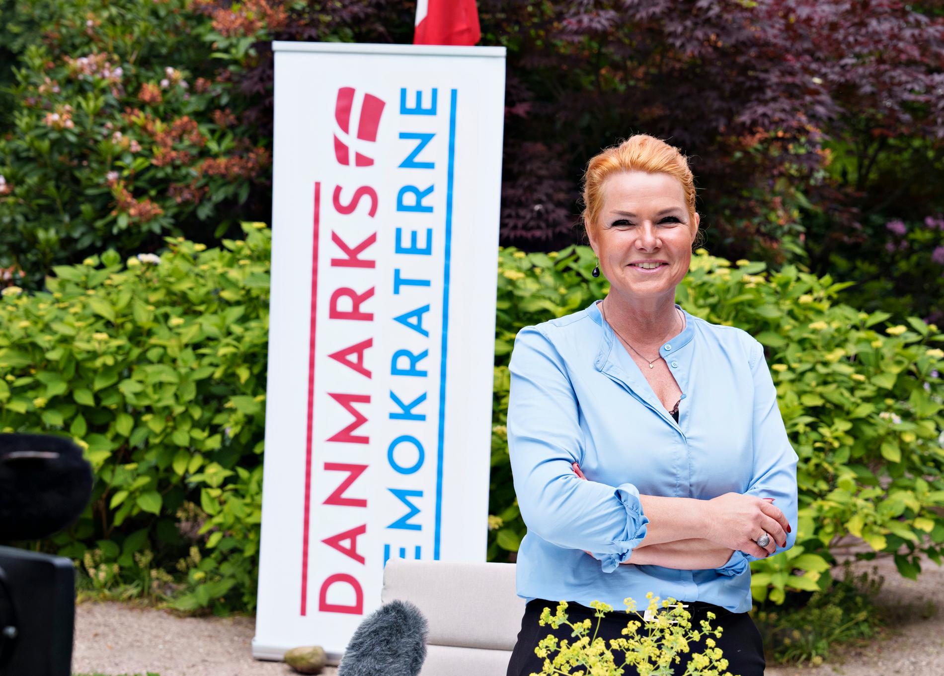 Inger Støjberg presenterar det nya partiet Danmarksdemokraterna vid en pressträff på Hvidsten Kro i Spentrup.