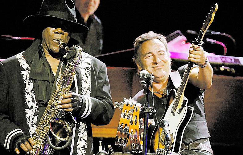 Cowboyhatten åkte på Bruce för låten ”Outlaw Pete” – men när det blev dags för Clarence Clemons solo i ”Promised land” var saxofonisten otränad.