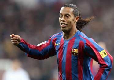 kungen Ronaldinho gjorde både 2–0 och 3–0 och fick stående ovationer av publiken på El Clásico.