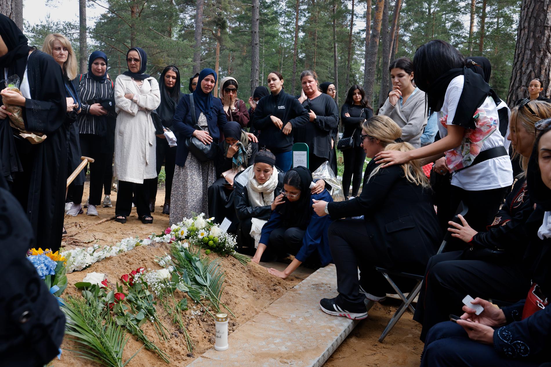 Elias, 15, är ett av dödsoffren efter masskjutningen i Farsta. Han begravdes på den muslimska begravningsplatsen vid Strandkyrkogården i Tyresö.