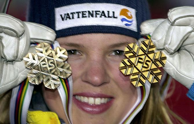 Guld och brons ... och när mästerskapet 2001 summerades hade Anja ytterligare en medalj runt halsen   ett brons i storslalom.