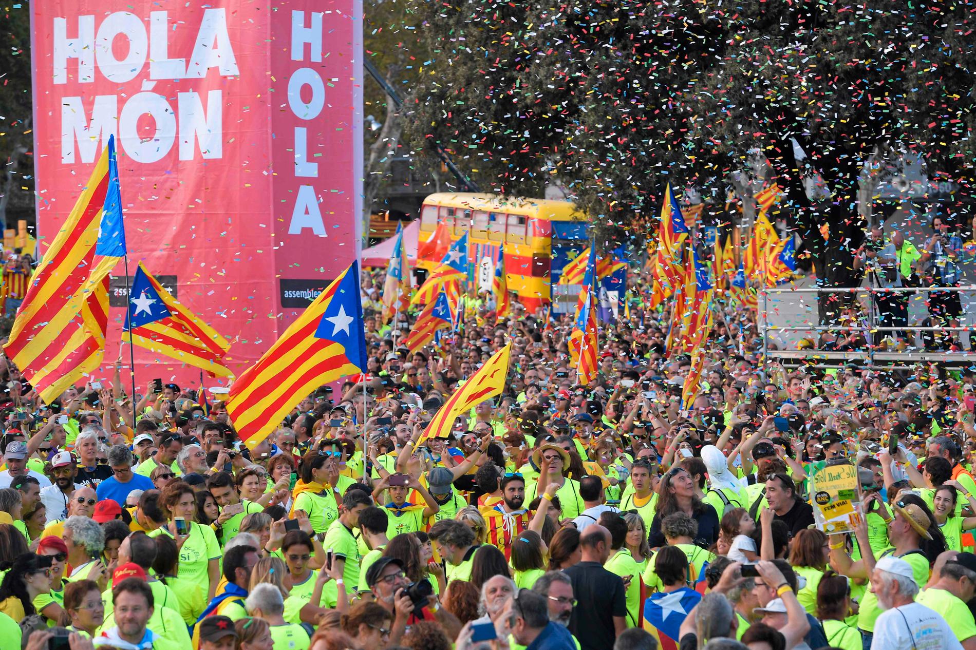Tusentals poliser ska stoppa den planerade folkomröstningen för ett självständigt Katalonien. 
