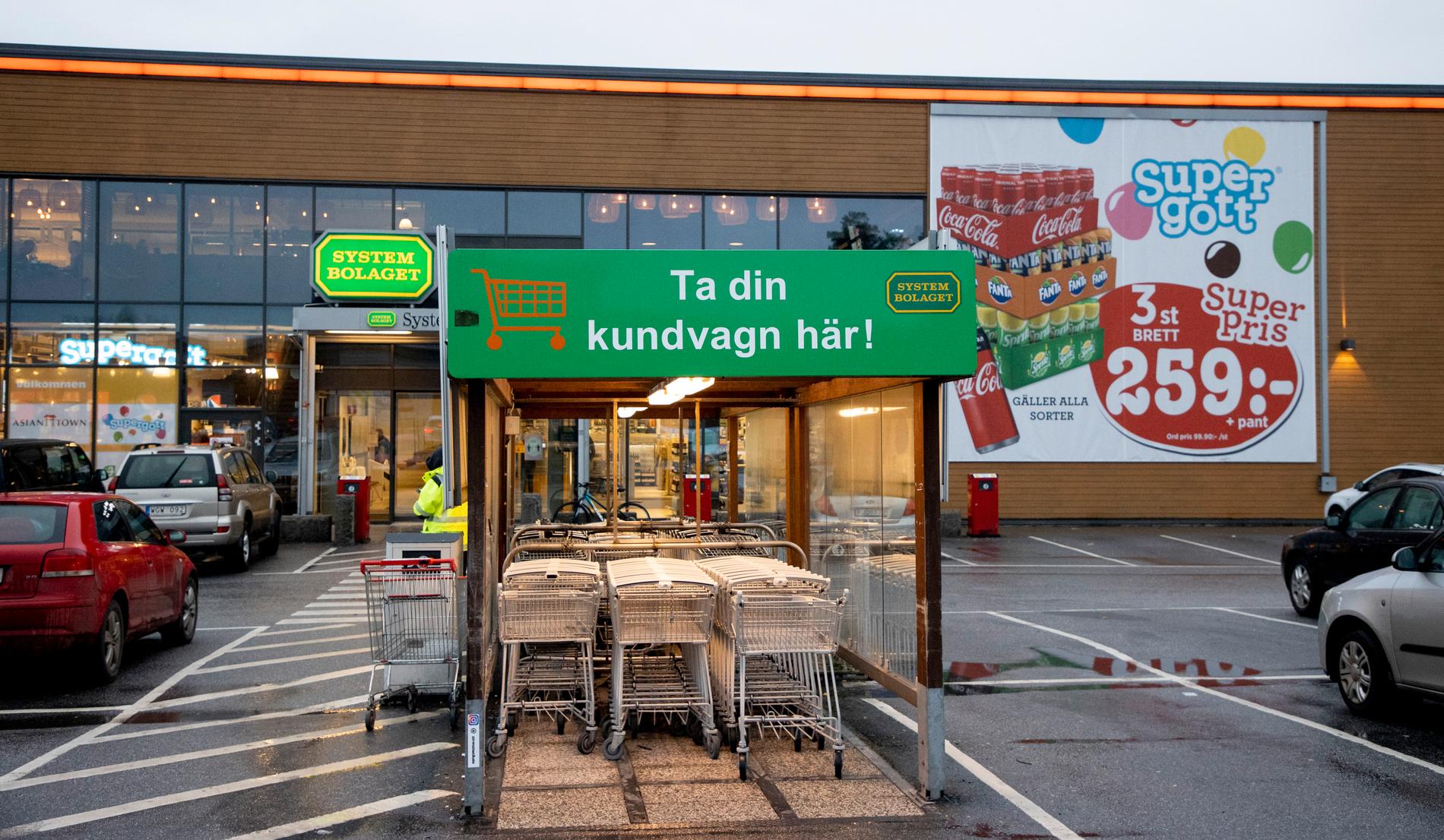 Systembolaget vid Nordby shoppingcentrum i Strömstad, där det normalt sett är mer norrmän än svenskar.