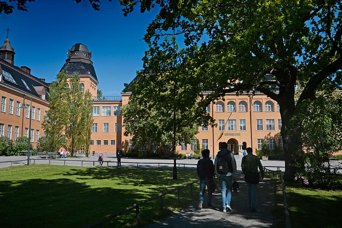 Elitskolan Viktor Rydbergs gymnasium har högst betygssnitt i landet. Toppbetyg anses vara en rättighet, allt annat måste lärarna förklara för föräldrarna.
