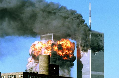1 – Terrorattacken Den 11 september 2001 attackeras World Trade Center i New York av terrorister.