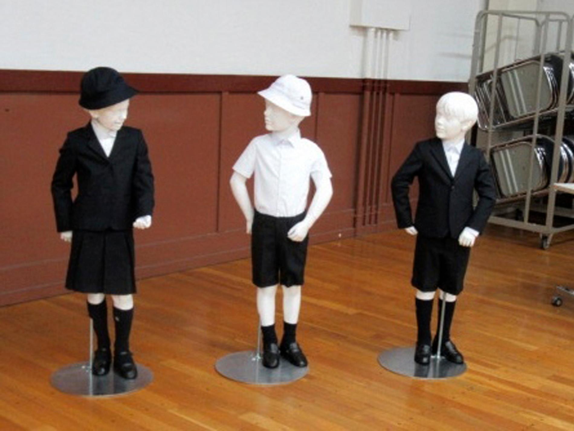 Armani har designat de exklusiva skoluniformerna till en skola i Tokyo, Japan. 