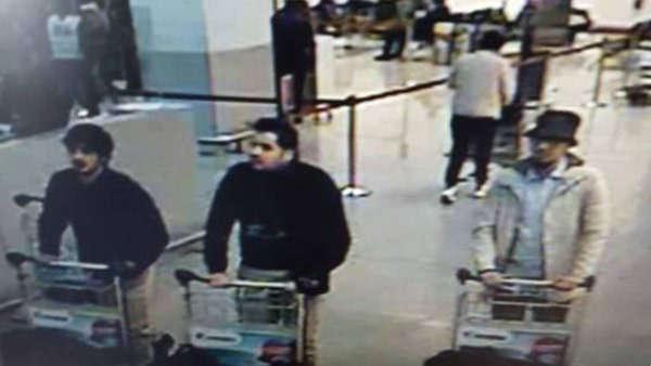 Efter terrorattacken i Bryssel kablades en bild ut på de tre män som misstänktes vara ansvariga för bomberna på flygplatsen Zaventem. ”Mannen i hatten” var den enda som troddes ha överlevt attacken. Mohamed Abrini som greps nära Bryssel den 8 april tros vara den efterlyste.