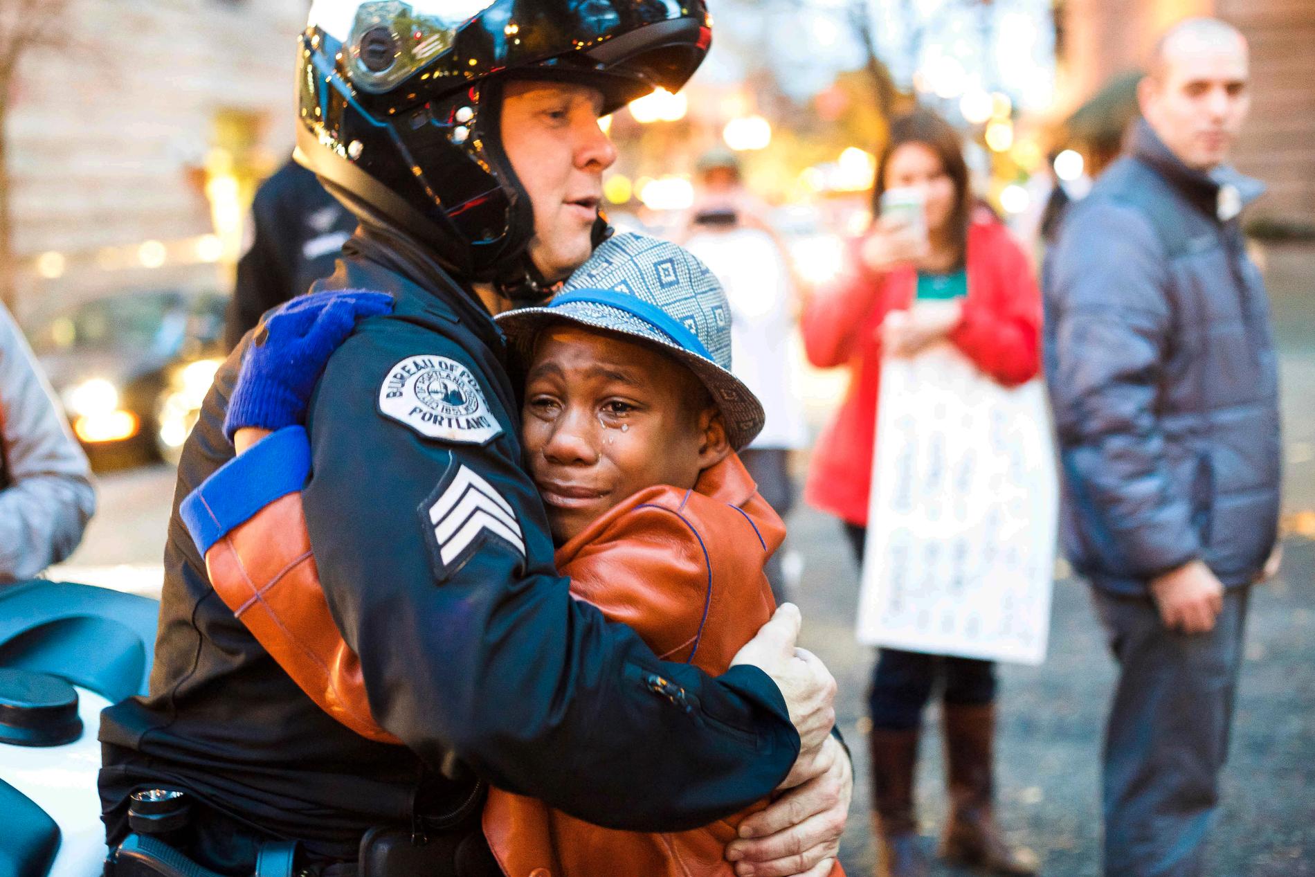 Devonte, 15, blev känd 2014 när han omfamnade en polis i samband med protesterna efter polisskotten i Ferguson.
