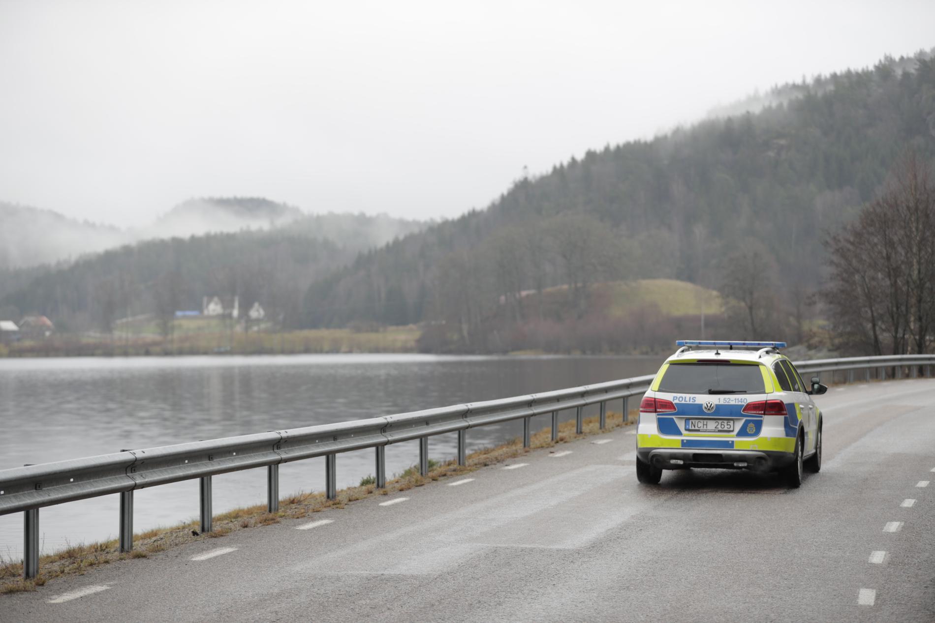 Polisen söker med drönare efter försvunna Wilma Andersson vid Kolbengtserödsjön norr om Ljungskile.