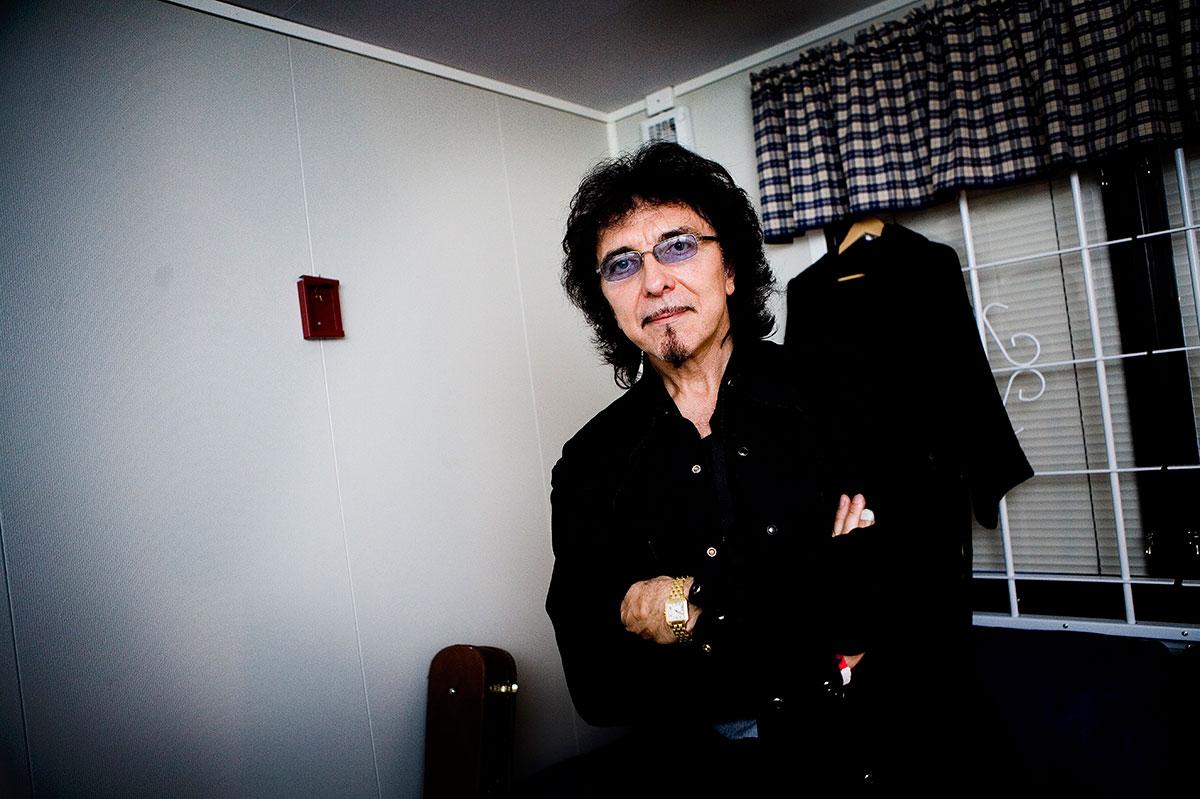 Black Sabbath turnerar i sju veckor – sen måste gitarristen Tony Iommi hem till England för att fortsätta sin cellgiftsbehandling. ”Det är så vi jobbar för tillfället”, säger han till Nöjesbladet.