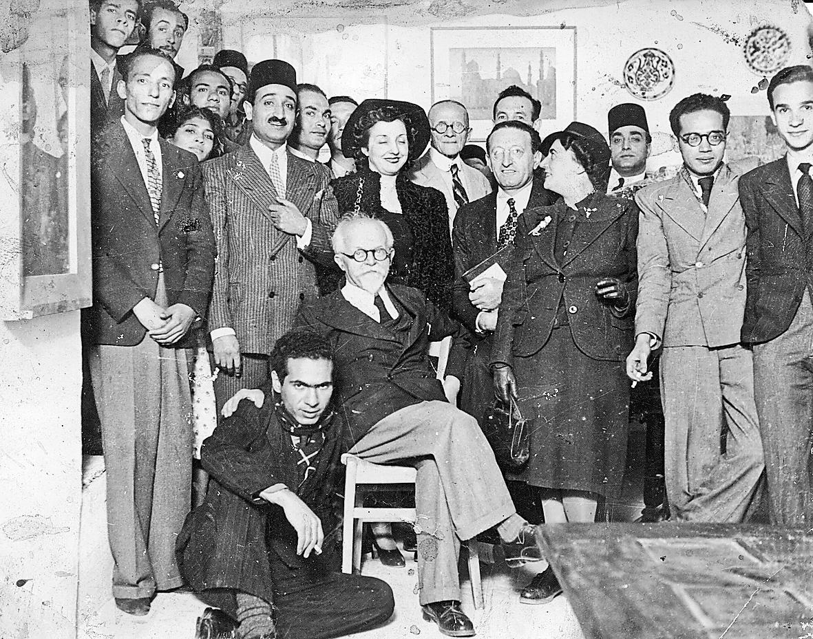 Medlemmar och vänner till Art et liberté-gruppen samlade i Konstnärshuset i Darb-el-Labbana, cirka 1945
