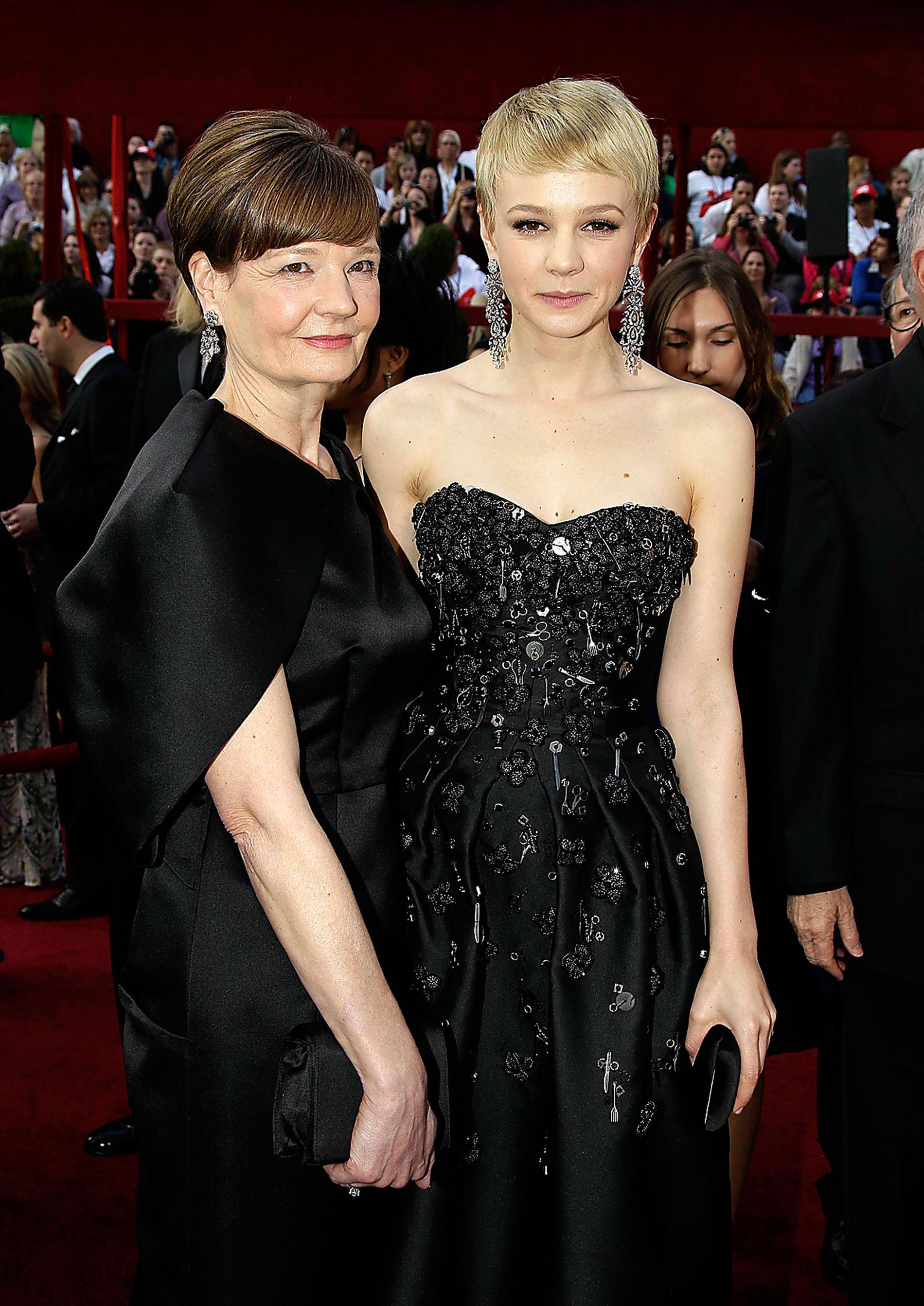 Carey Mulligan med mamma Heulwen på Oscarsgalan.