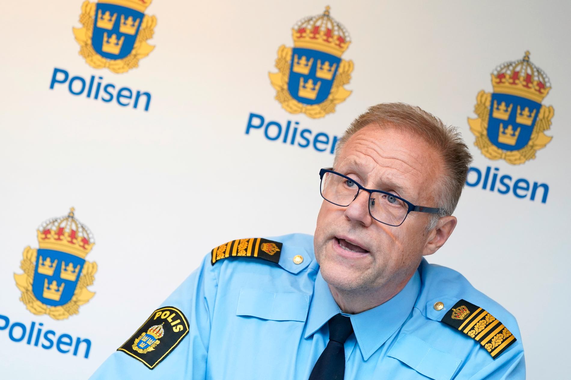 Malmös polisområdeschef Stefan Sintéus vid en pressträff om explosionerna.