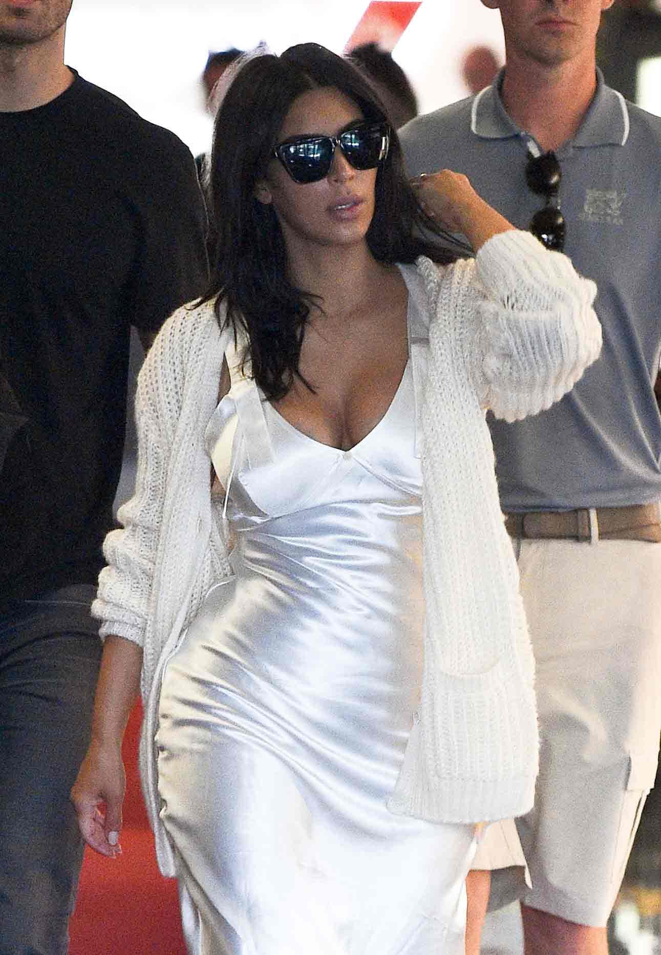Kim Kardashian hade ingen aning om de iranska anklagelserna när hon anlände till Frankrike och filmfestivalen i Cannes under tisdagen.