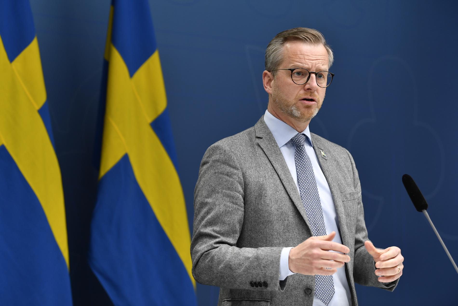 Inrikesminister Mikael Damberg (S) under en pressträff om coronaviruset och läget inför Valborg.