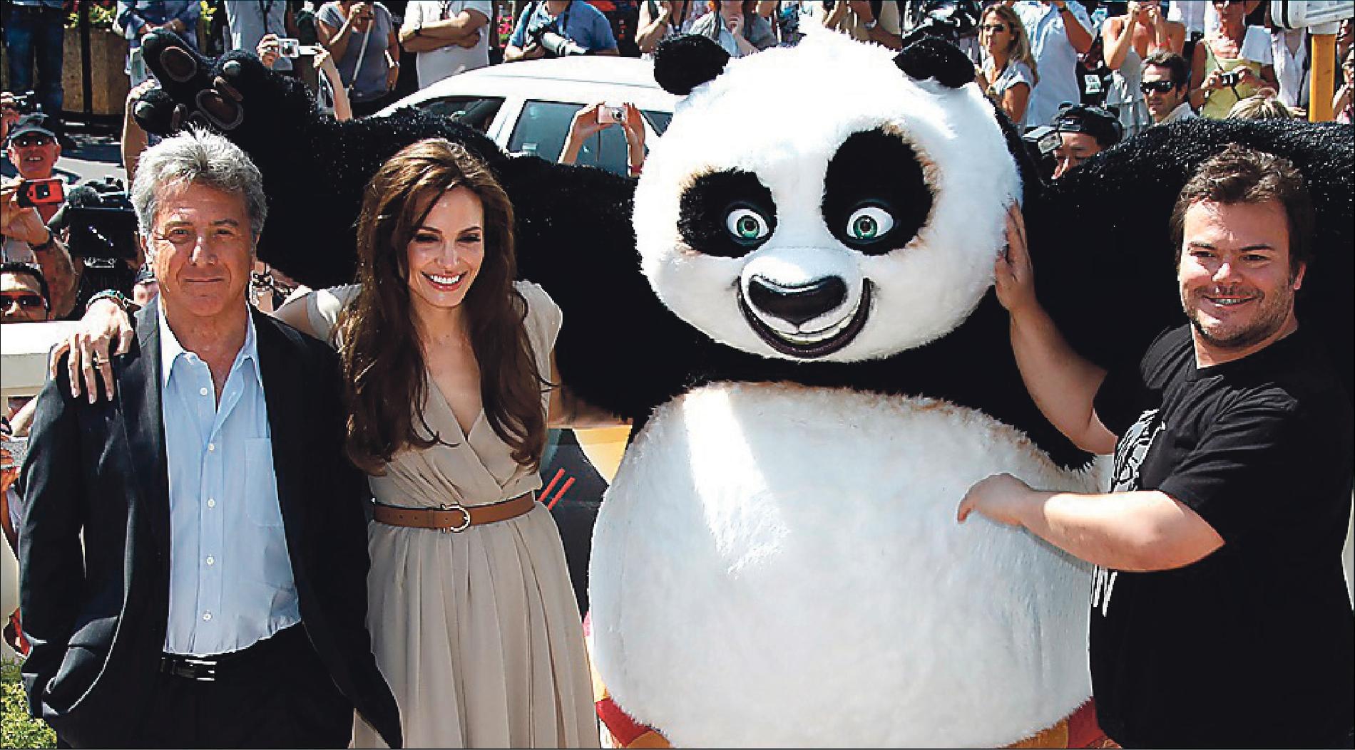 PANDANG Dustin Hoffman, Angelina Jolie och Jack Black gör panda-pr.