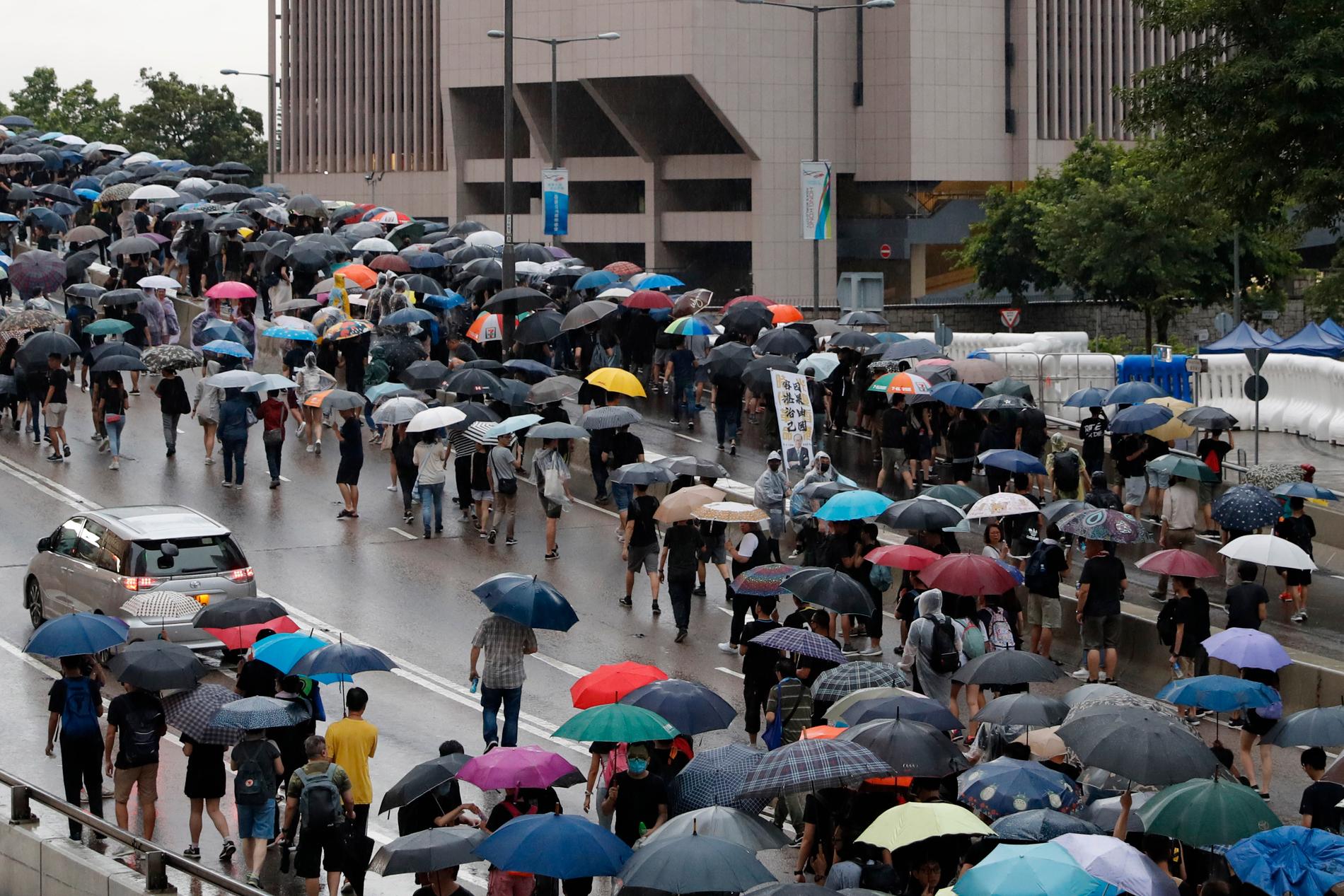 Demonstrationer i regnet i Hongkong i söndags. Arkivbild.