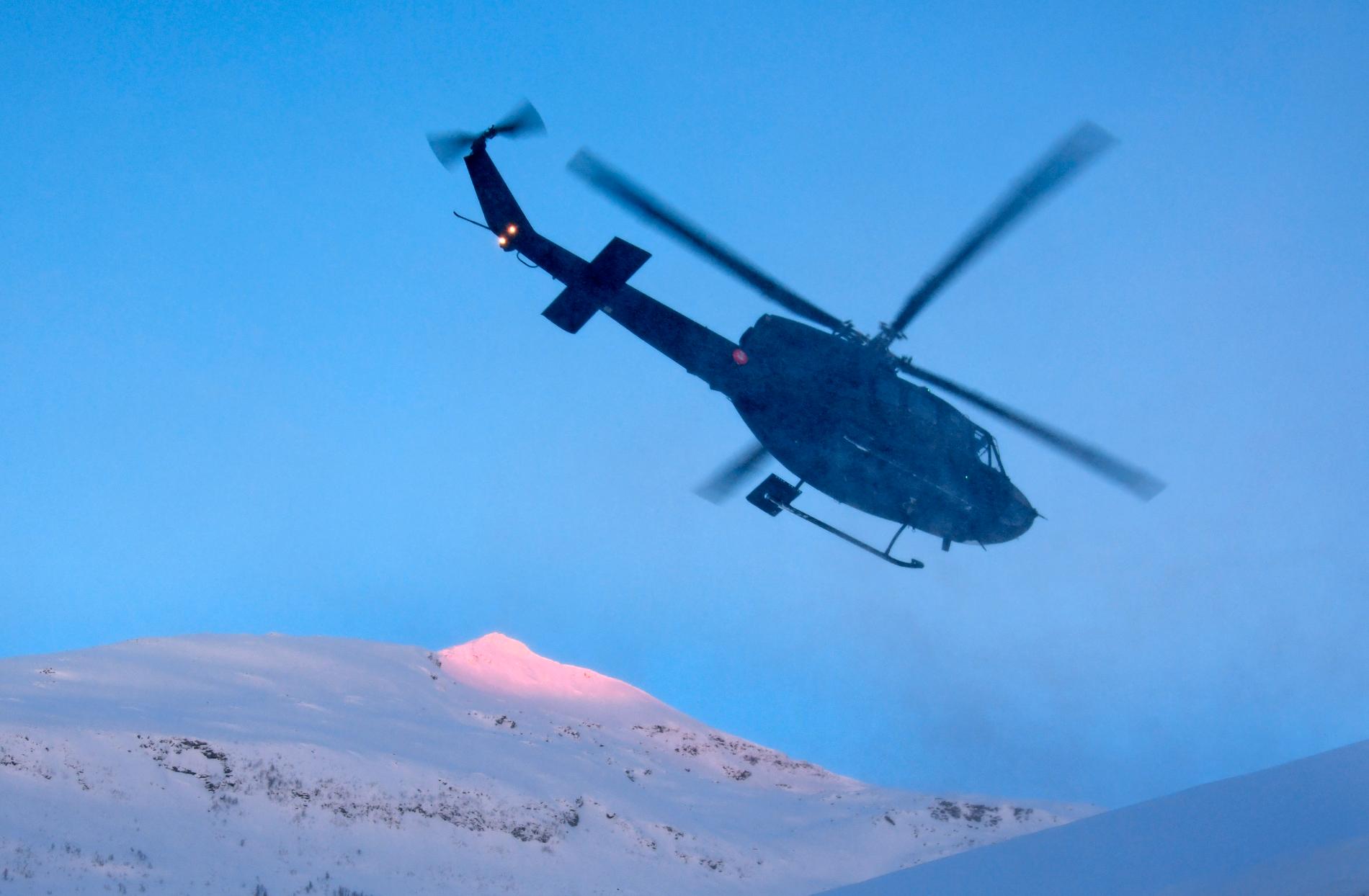 En helikopter som deltog i en tidigare räddningsinsats efter en lavinolycka i Norge. Arkivbild.