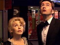 Kylie och David Tennant i ”Doctor Who Christmas special: Voyage Of The Damned”.
