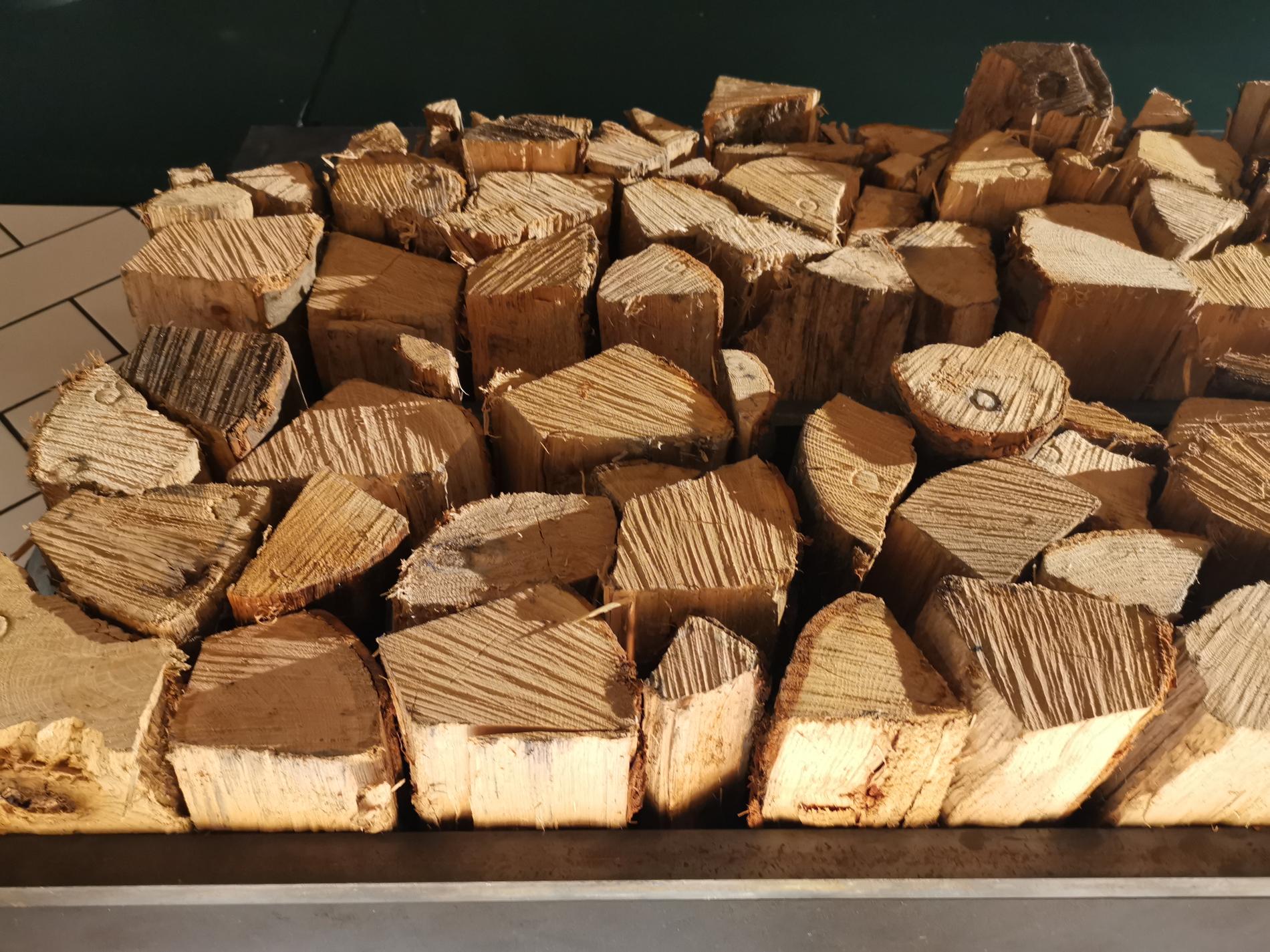 Ek är Mathias Askmans föredragna träslag när det kommer till barbecue.