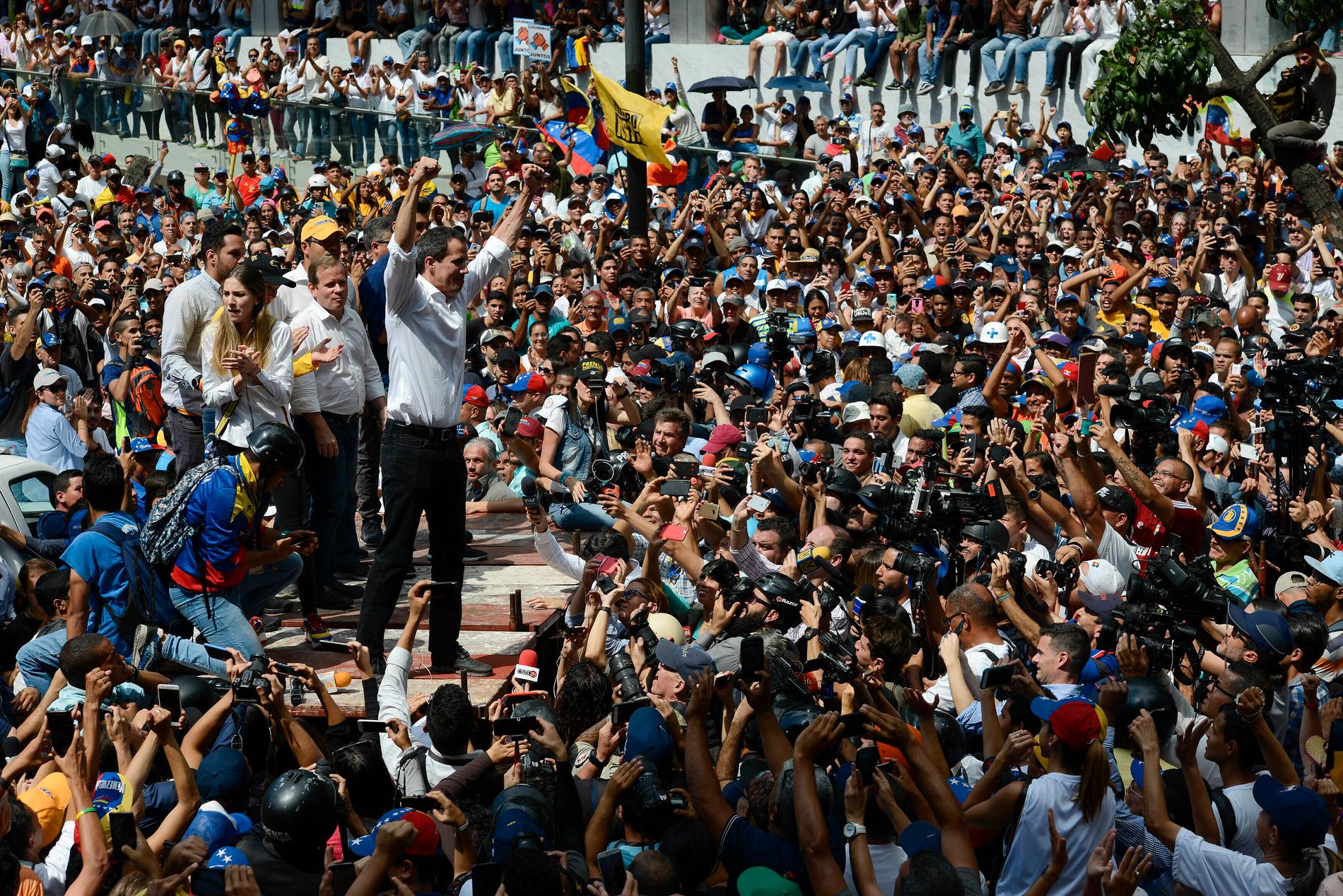 Oppositionsledaren Juan Guaido leder en protest mot regimen i Venezuela. Läget i Venezuela är en av de kriser som väntas förvärras 2020, enligt FN.