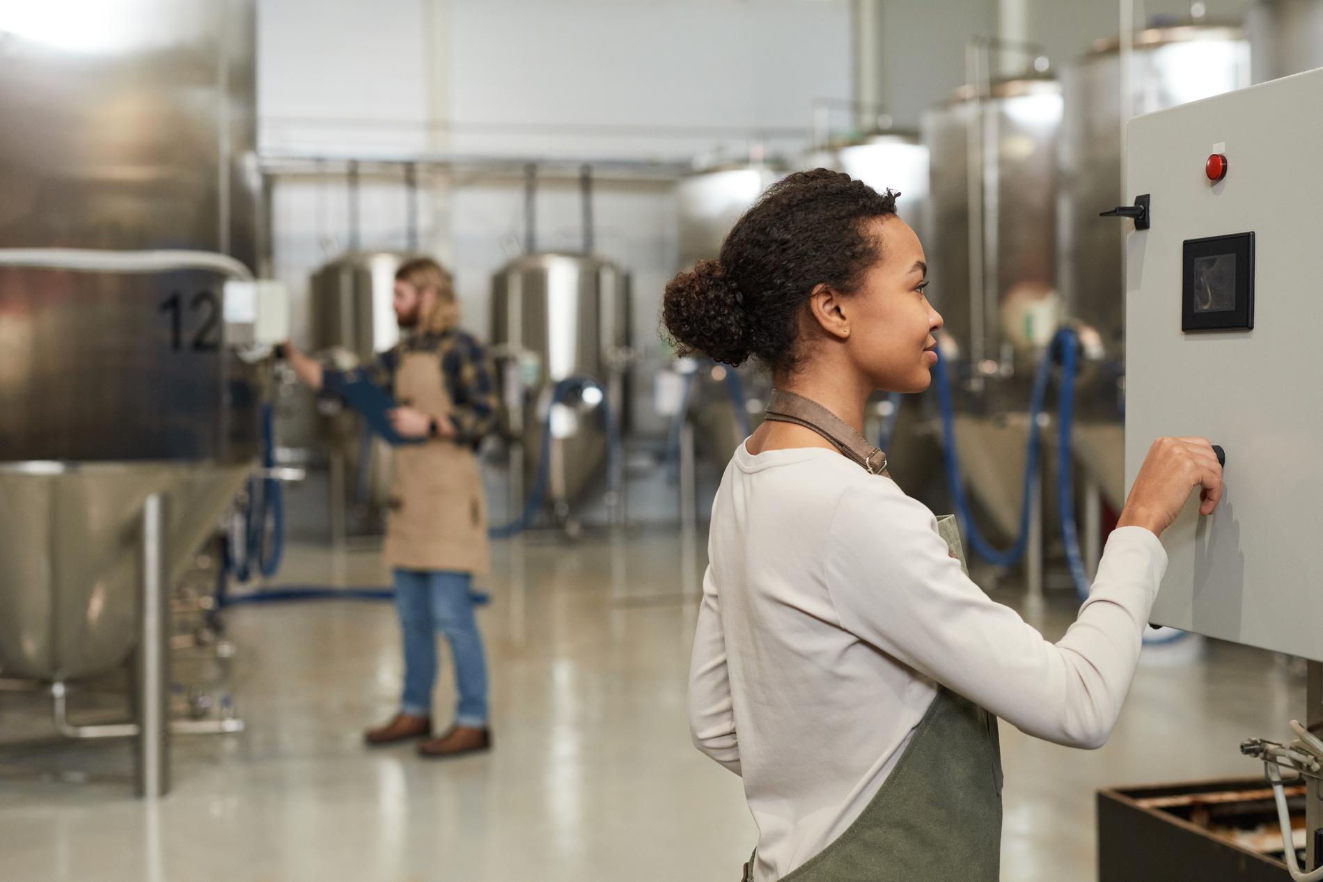 Prova ölsorterna, gå en rundvandring i bryggeriet – och lär dig grunderna i ölbryggning. 
