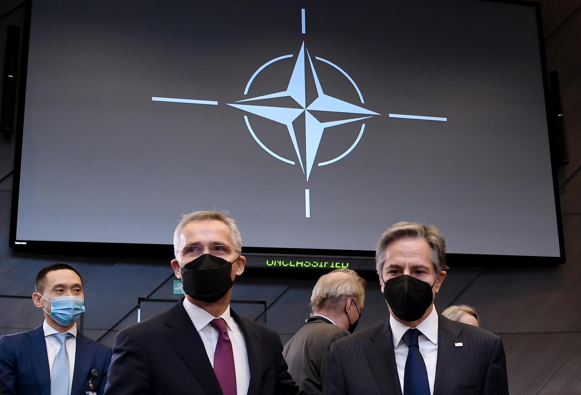 Natos generalsekreterare Jens Stoltenberg och USA:s utrikesminister Anthony Blinken efter Nato-mötet på fredagen.