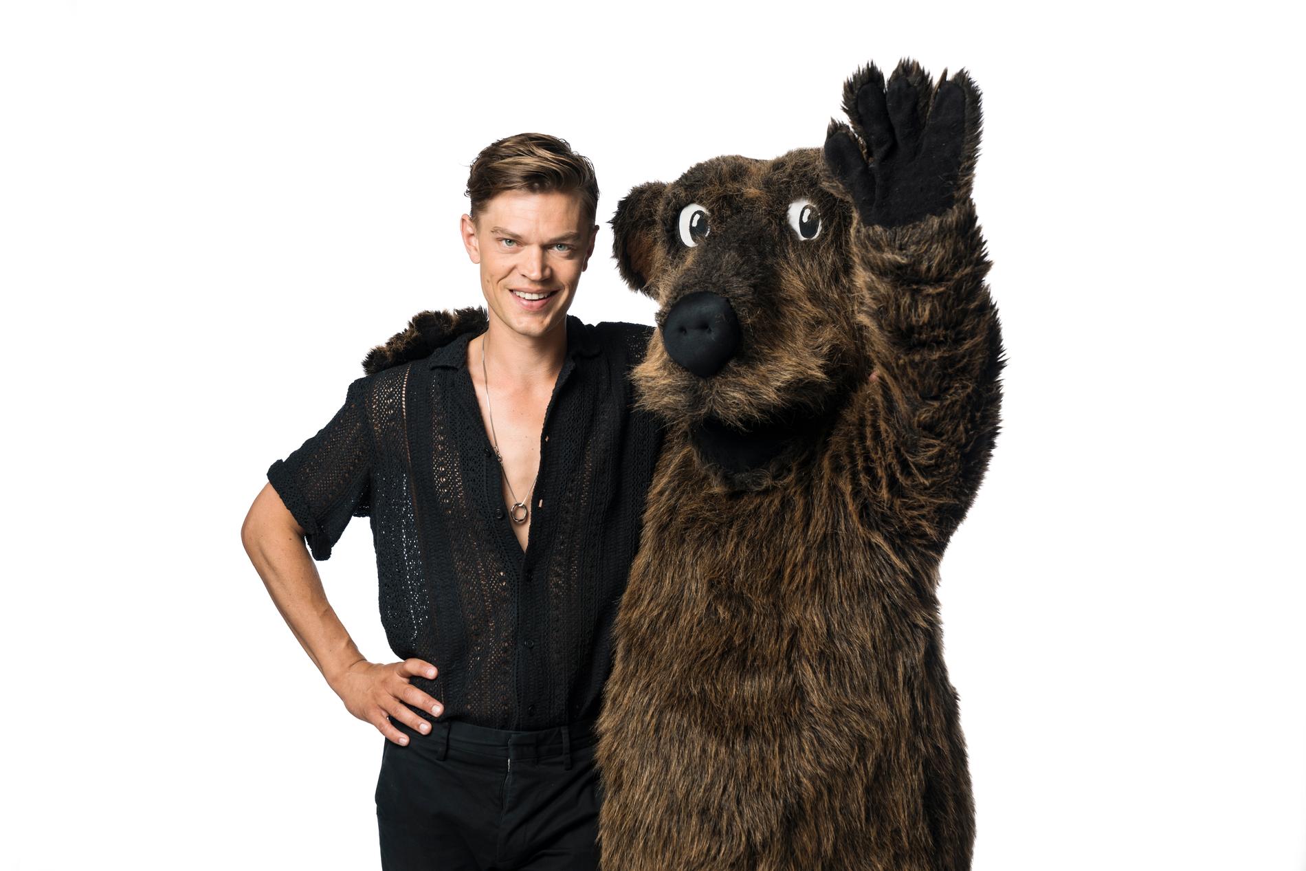 Viktor Norén och rockbjörnen.