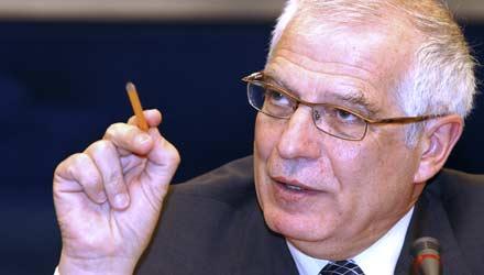Borrells klavertramp Spanske socialisten Josep Borrell fnyser åt förslaget att koncentrera parlamentets sammanträden till Bryssel.