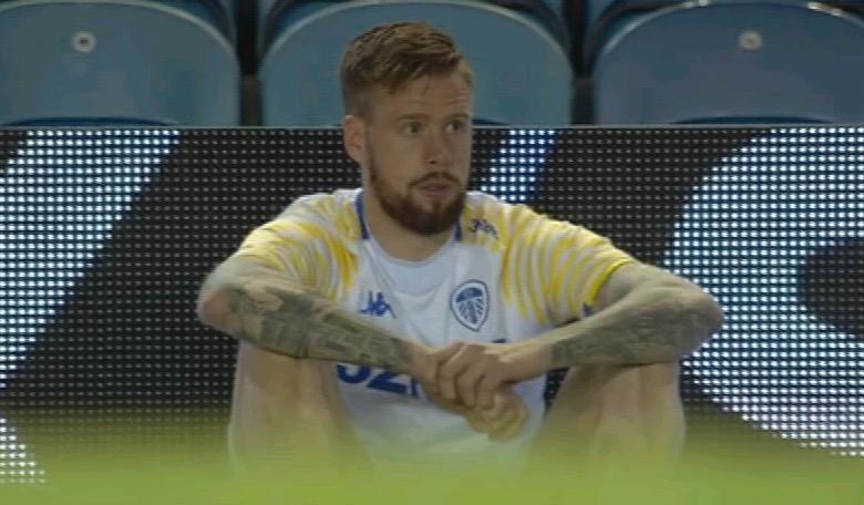 Skadedrabbade Pontus Jansson fick se Leeds förlora mot Derby. 