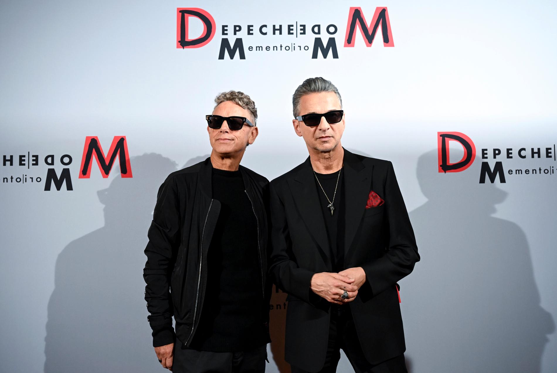Efter Andy Fletchers bortgång i våras består Depeche Mode nu endast av Martin Gore och Dave Gahan. I mars släpper duon nya albumet ”Memento mori” och i maj spelar de på Friends Arena i Stockholm.