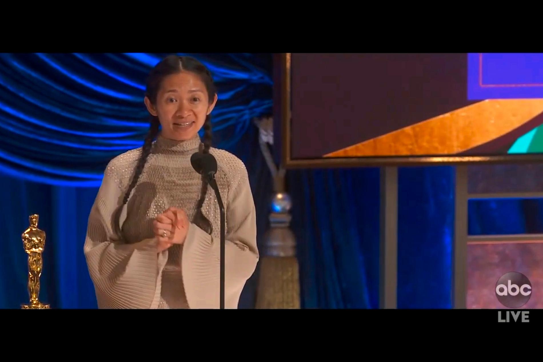 Chloé Zhao fick Oscar både för bästa film och för bästa regi för "Nomadland".