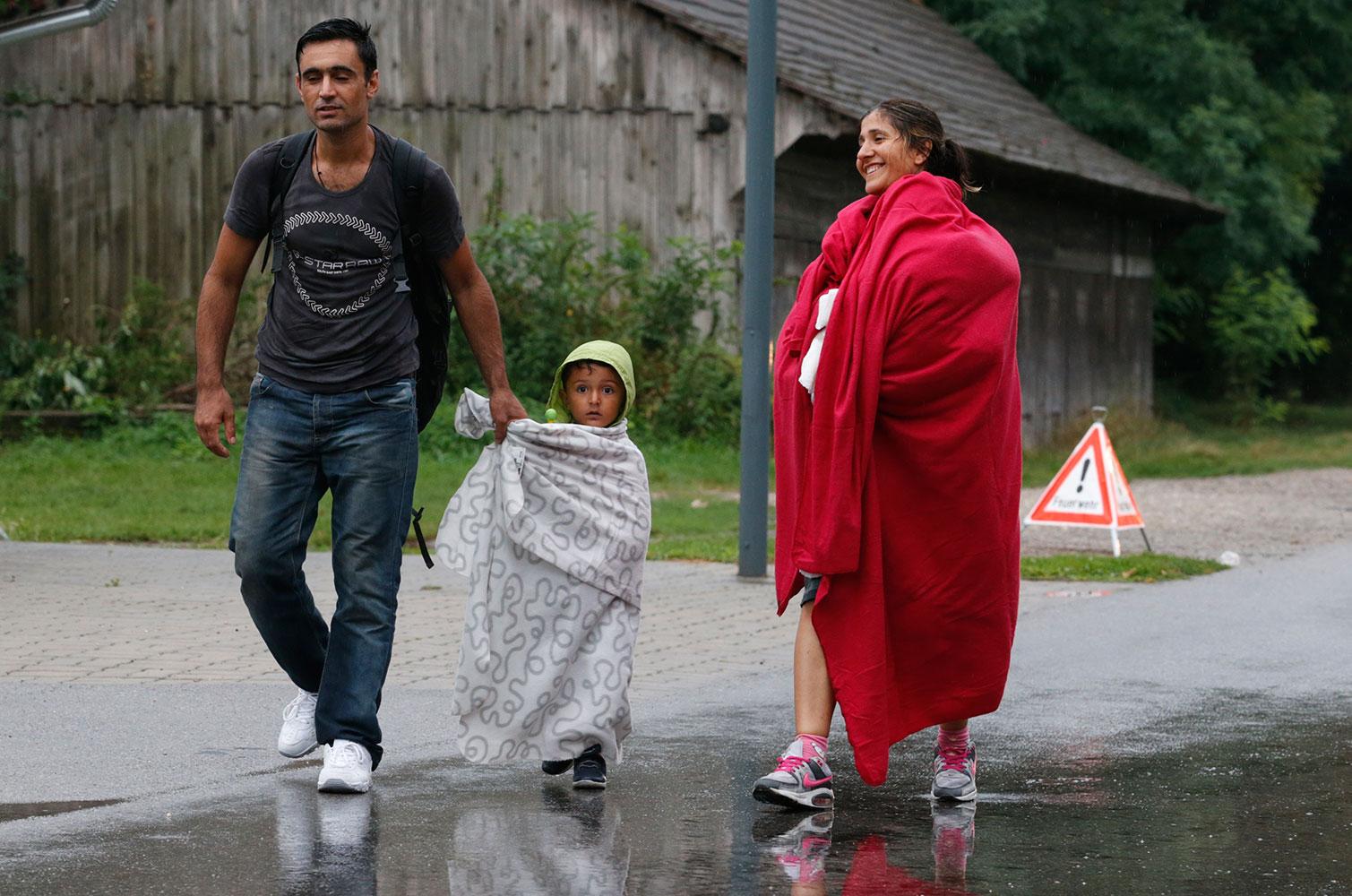 En syrisk familj framme i Nickelsdorf i Österrike.
